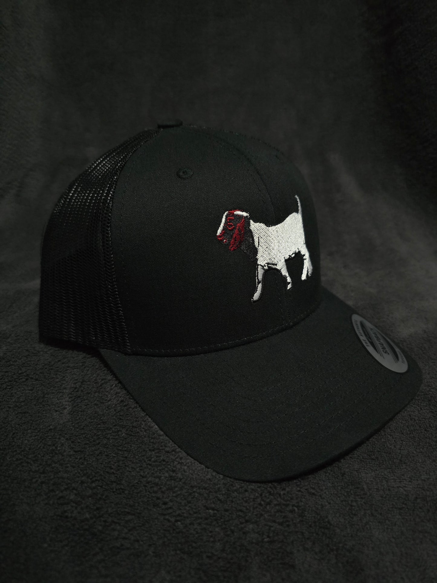 "Chivo" Curved Trucker Black