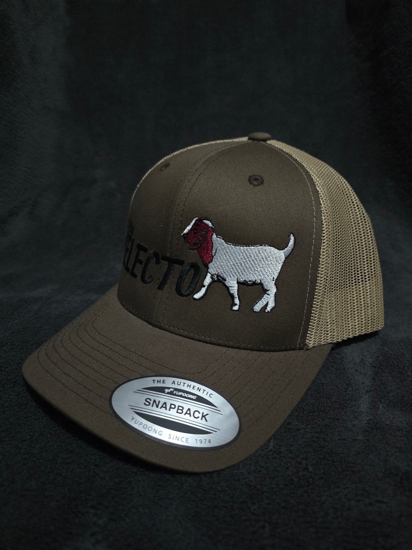 "El Chivo Selecto" Curved Trucker Khaki